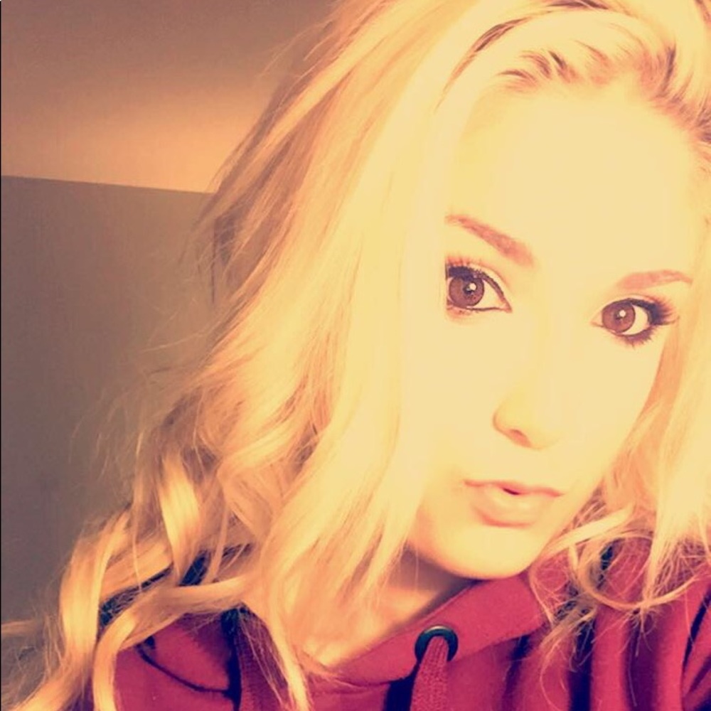 Meet your Posher, Andjelka